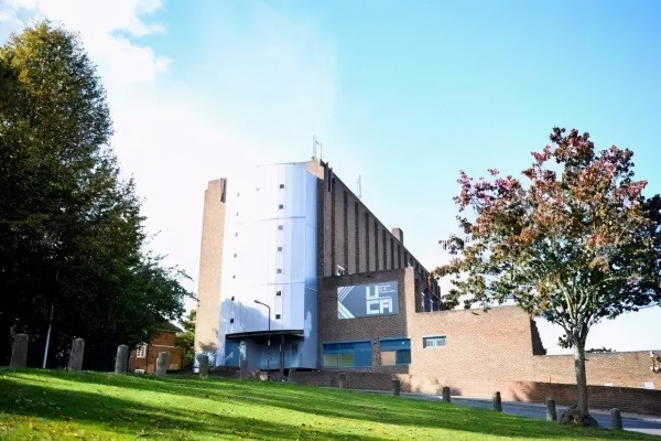英国创意艺术大学留学申请条件