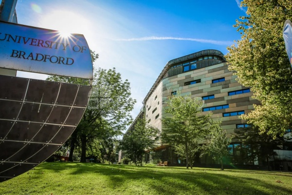 英国布拉德福德大学申请要求