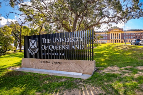 昆士兰大学学费一年多少人民币